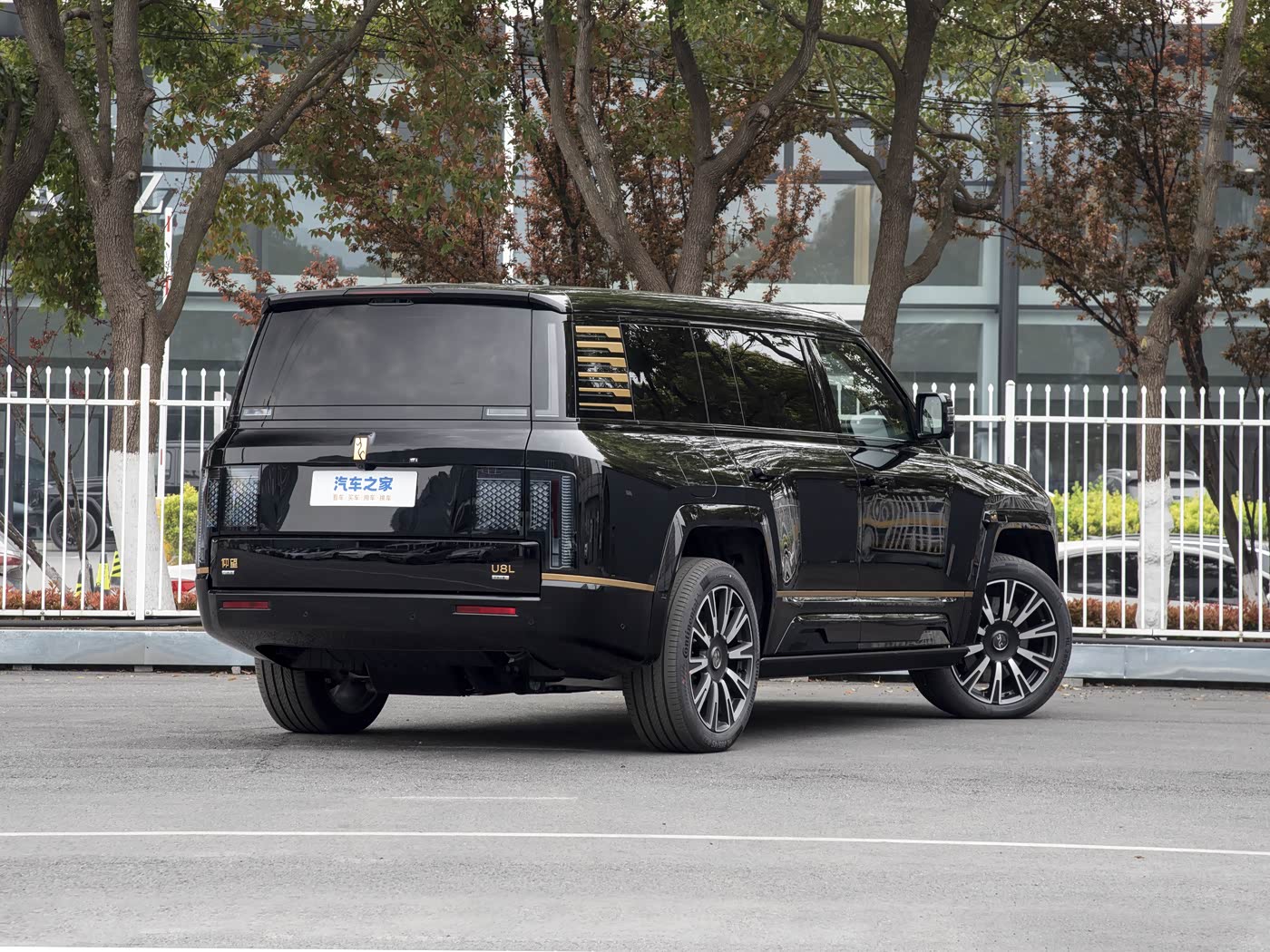 🚘 BYD Yangwang U8 L – 2026թ.