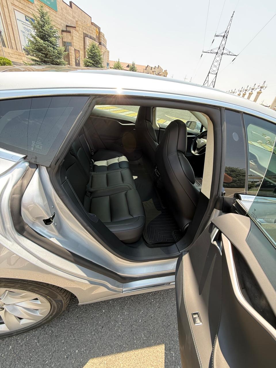 Tesla Model S 75D