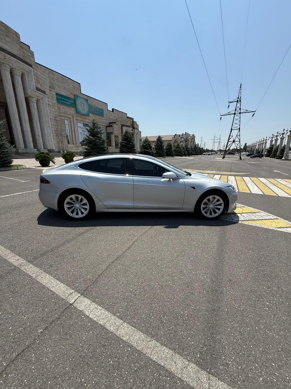 Tesla Model S 75D