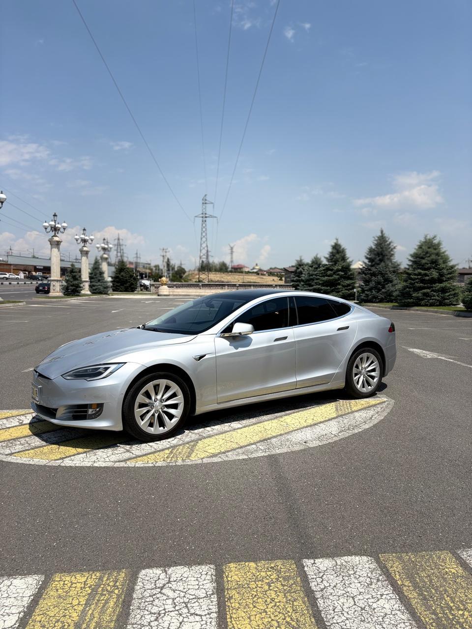 Tesla Model S 75D