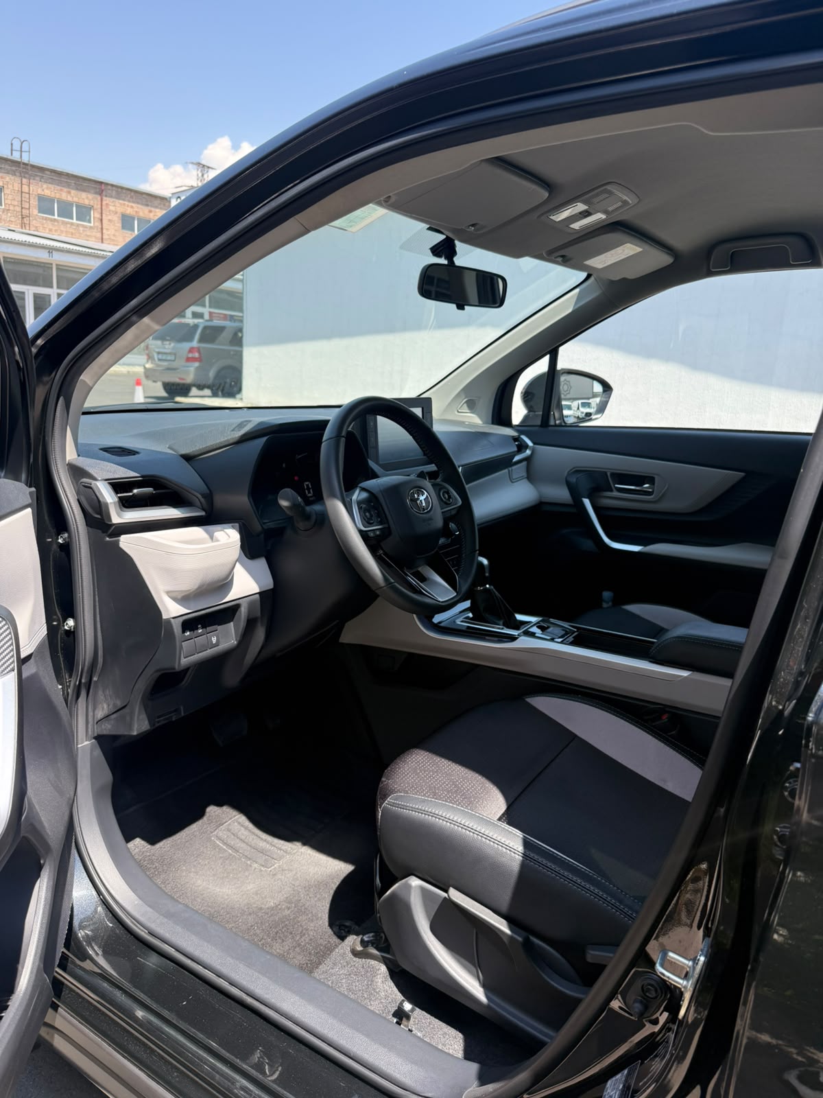 🚘 Toyota Veloz – 2025թ.